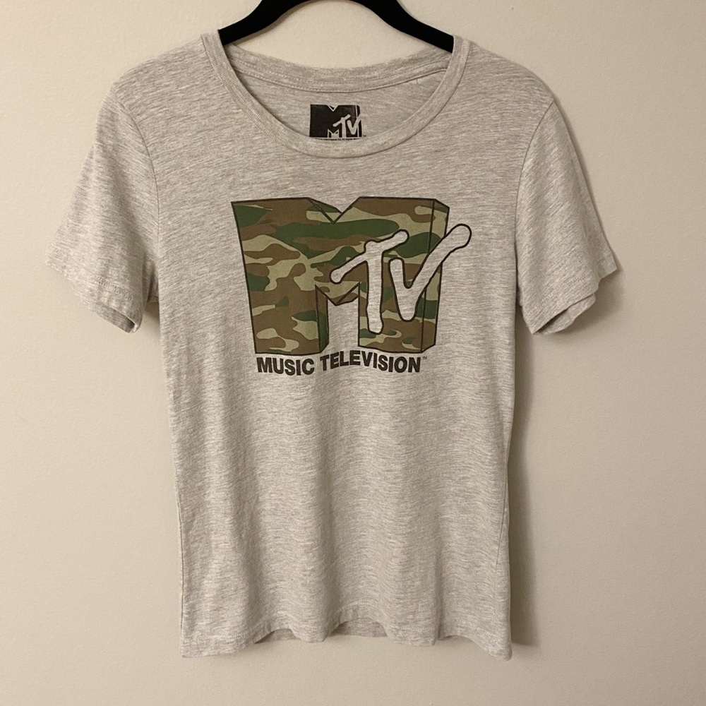 5/$20 Grey & Camo MTV Short Sleeve Graphic Tee